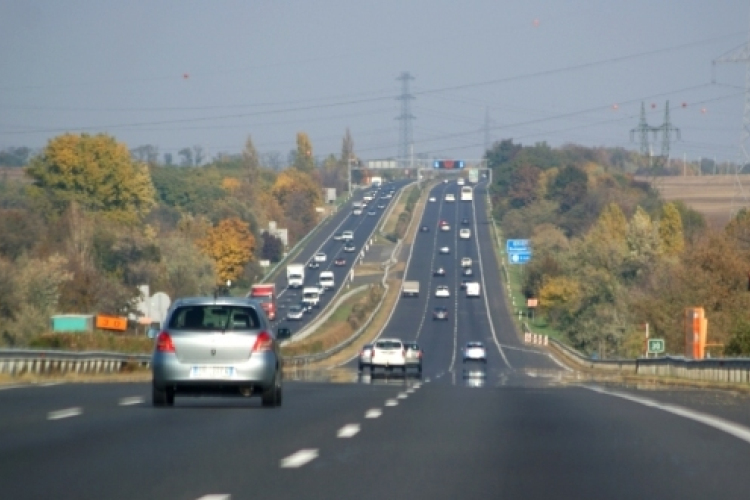 Újabb mérőállomáson szűrik ki a túlsúlyos járműveket az M1-esen