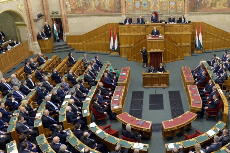 A kormány családvédelmi akciótervéről szavaz a parlament