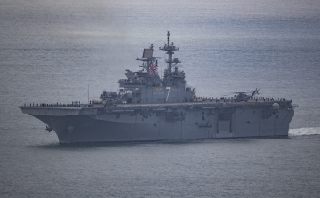 Iráni konfliktus - A térségbe érkezett USS Tripoli hadihajó több ezer katonával a fedélzetén